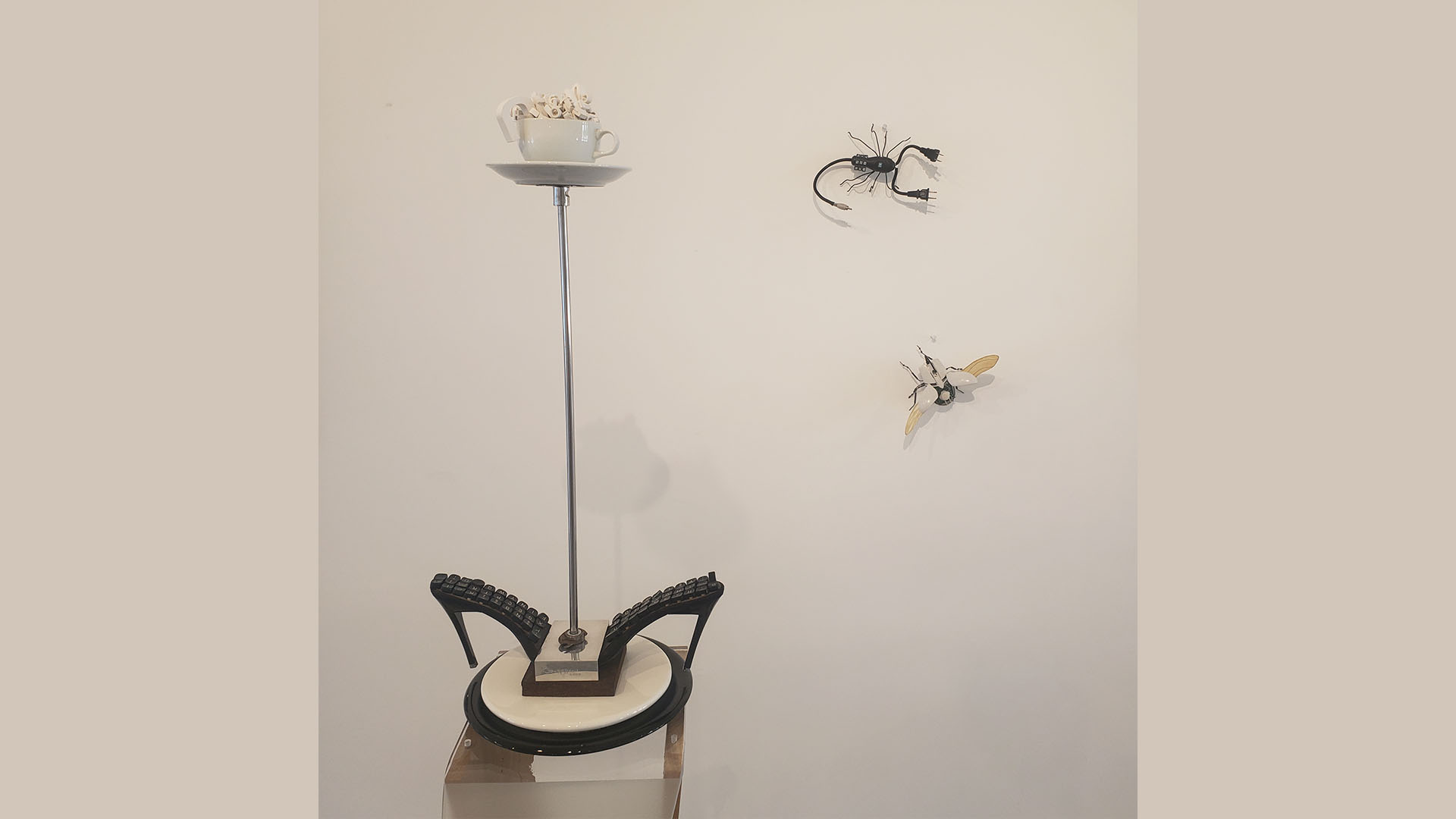 Café con letras, Arturo Bourasseau / Escorpión II, José “Quique” Rivera / Escarabajo, José “Quique” Rivera